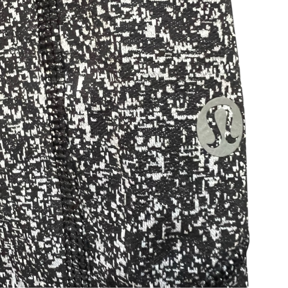 Lululemon Athletica Black Capri Leggings EUC 6 - Picture 2 of 6